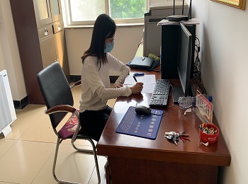 我院选派的驻村干部邢露到岗任职