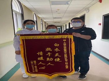 我院护士商场急救脑血管病人